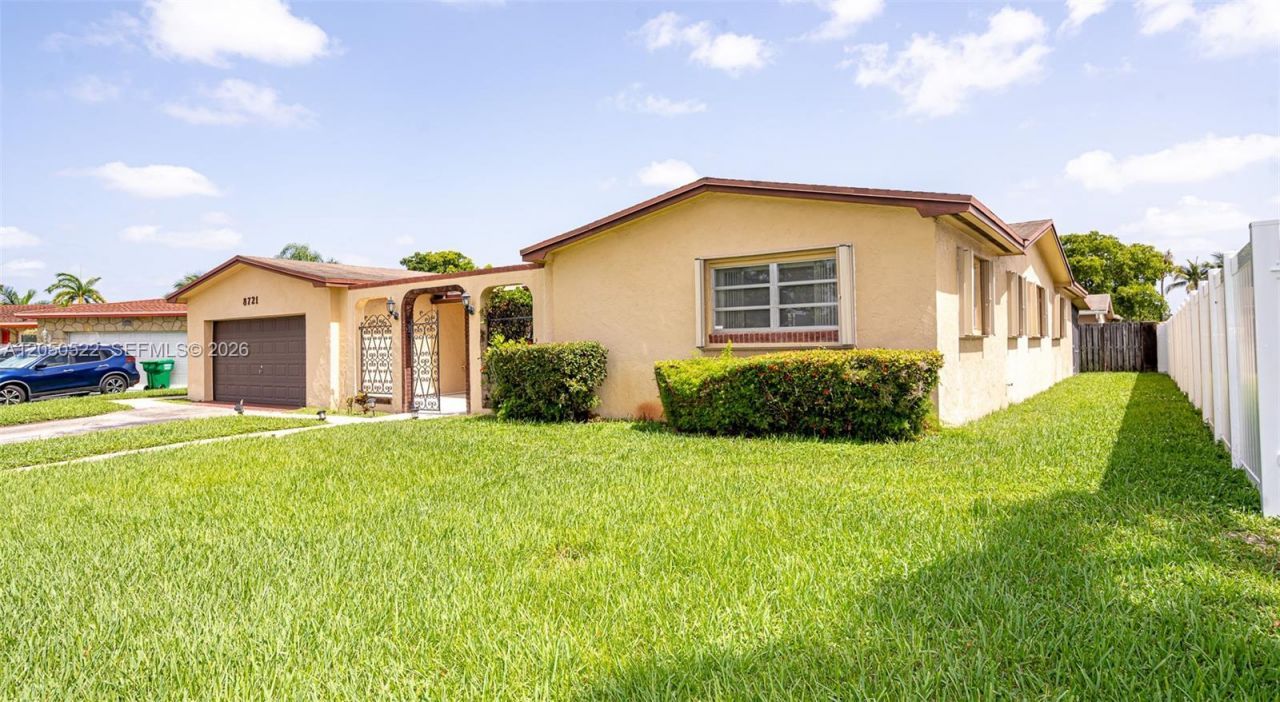8721 NW 18th St, Pembroke Pines, FL 33024 Photo