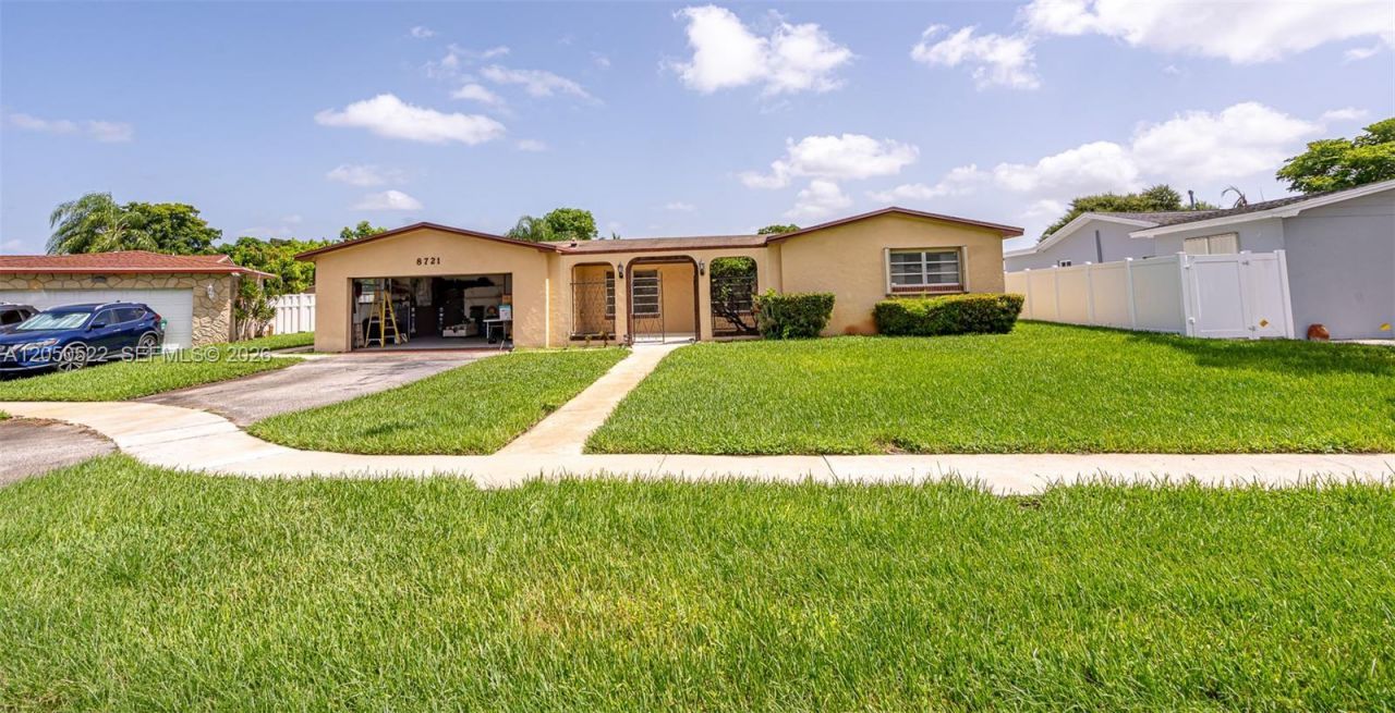 8721 NW 18th St, Pembroke Pines, FL 33024 Photo