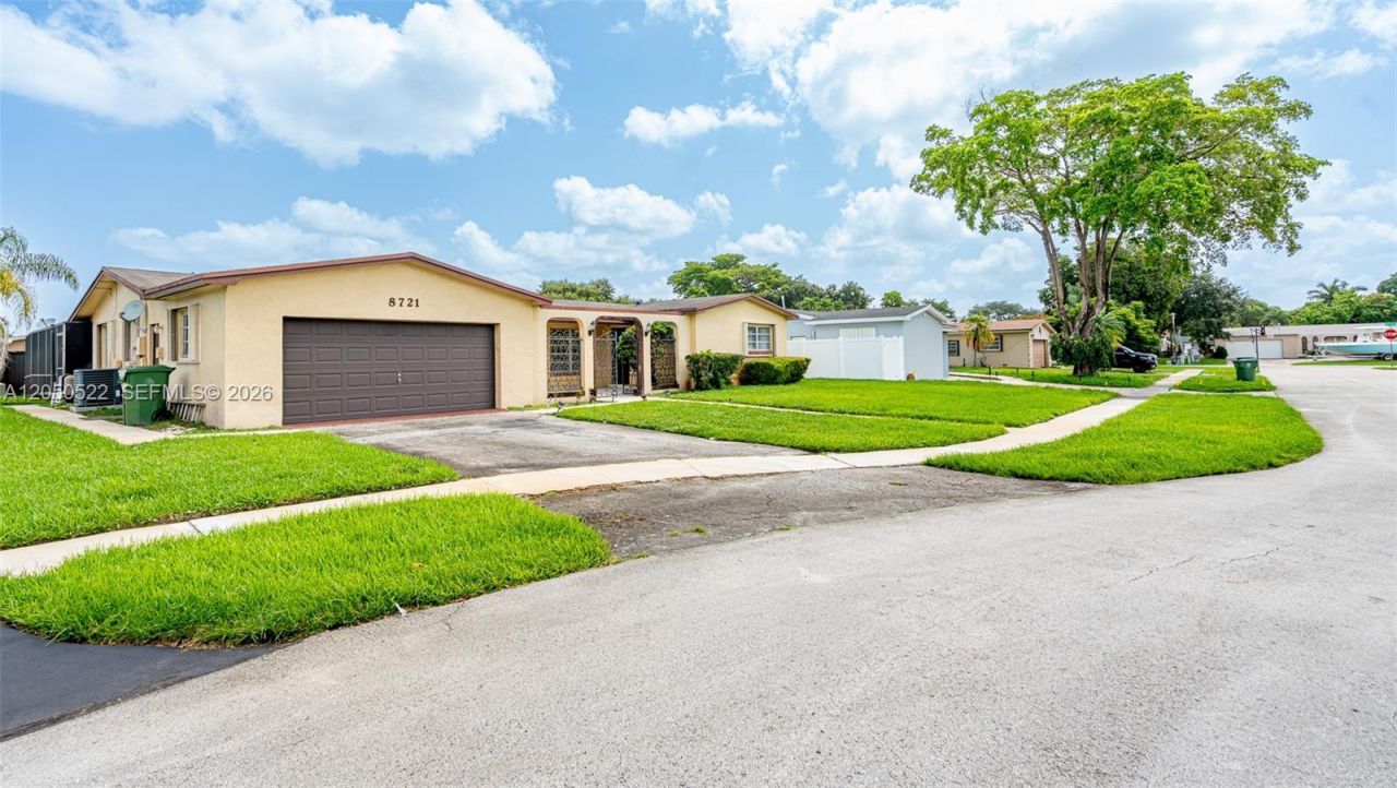 8721 NW 18th St, Pembroke Pines, FL 33024 Photo
