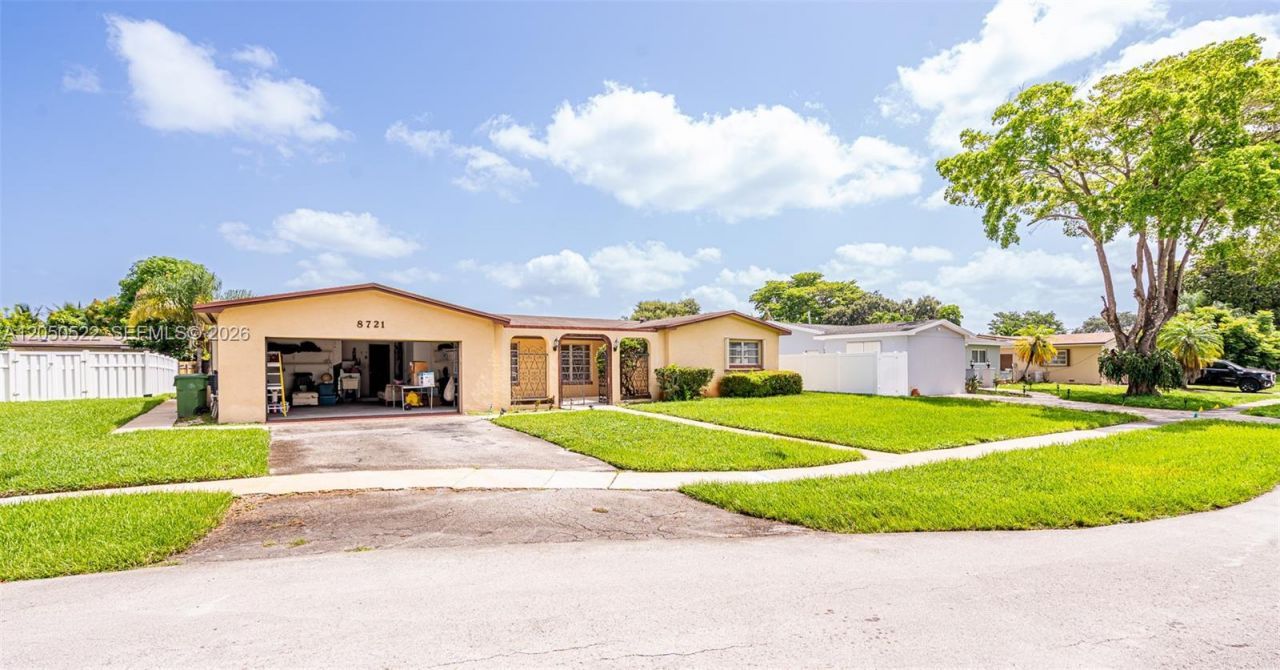 8721 NW 18th St, Pembroke Pines, FL 33024 Photo