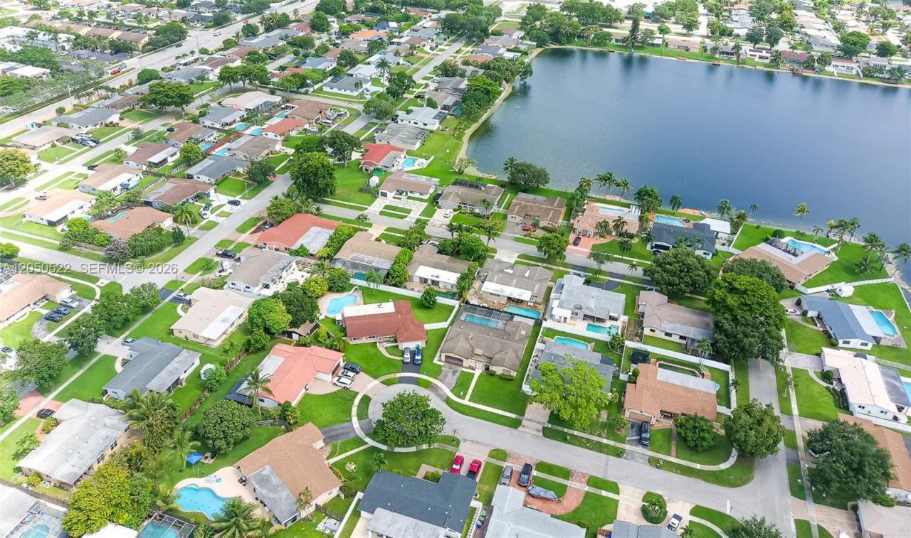 8721 NW 18th St, Pembroke Pines, FL 33024 Photo