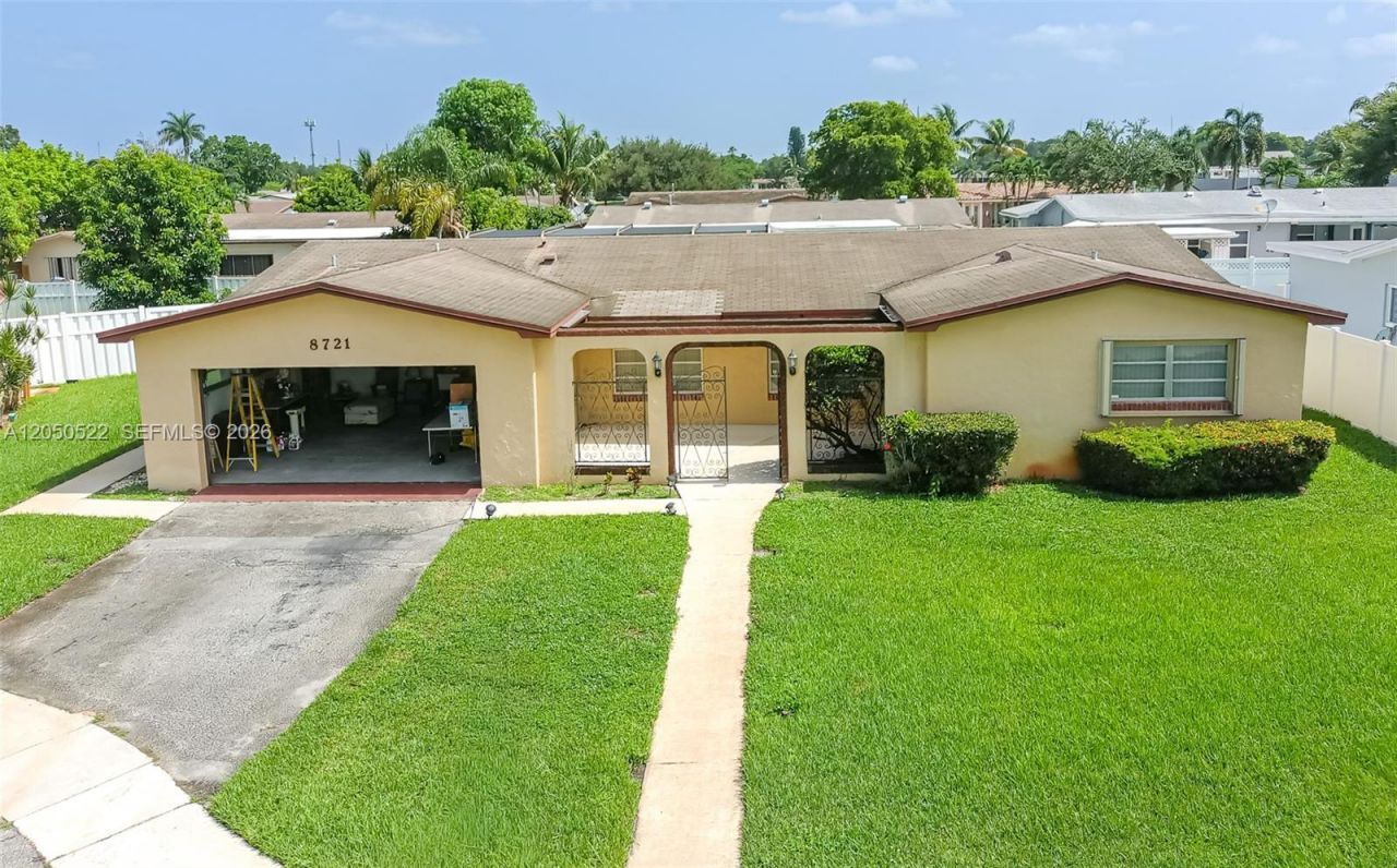 8721 NW 18th St, Pembroke Pines, FL 33024 Photo