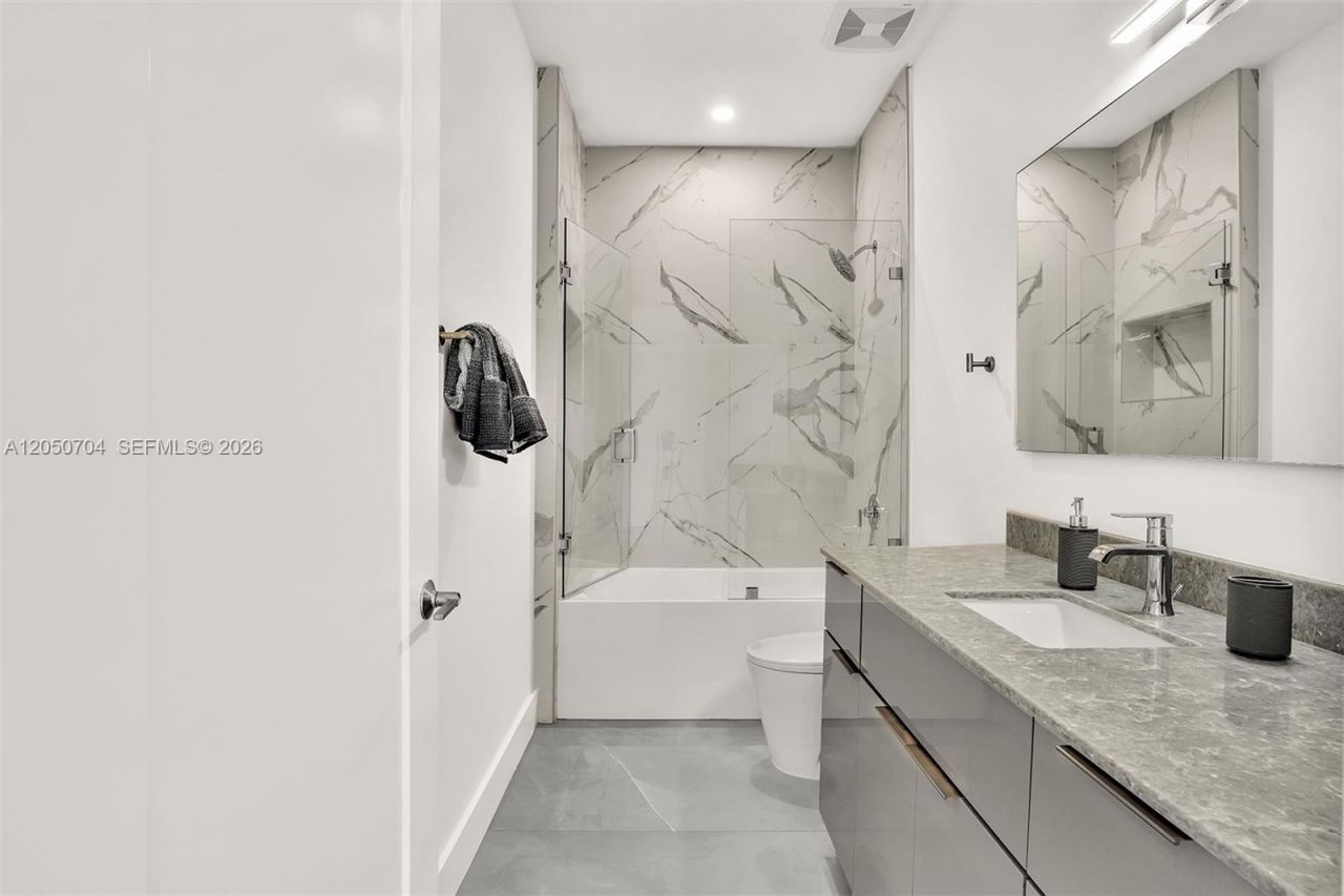 2100 Miami Rd , Unit 303, Fort Lauderdale, FL 33316 Photo