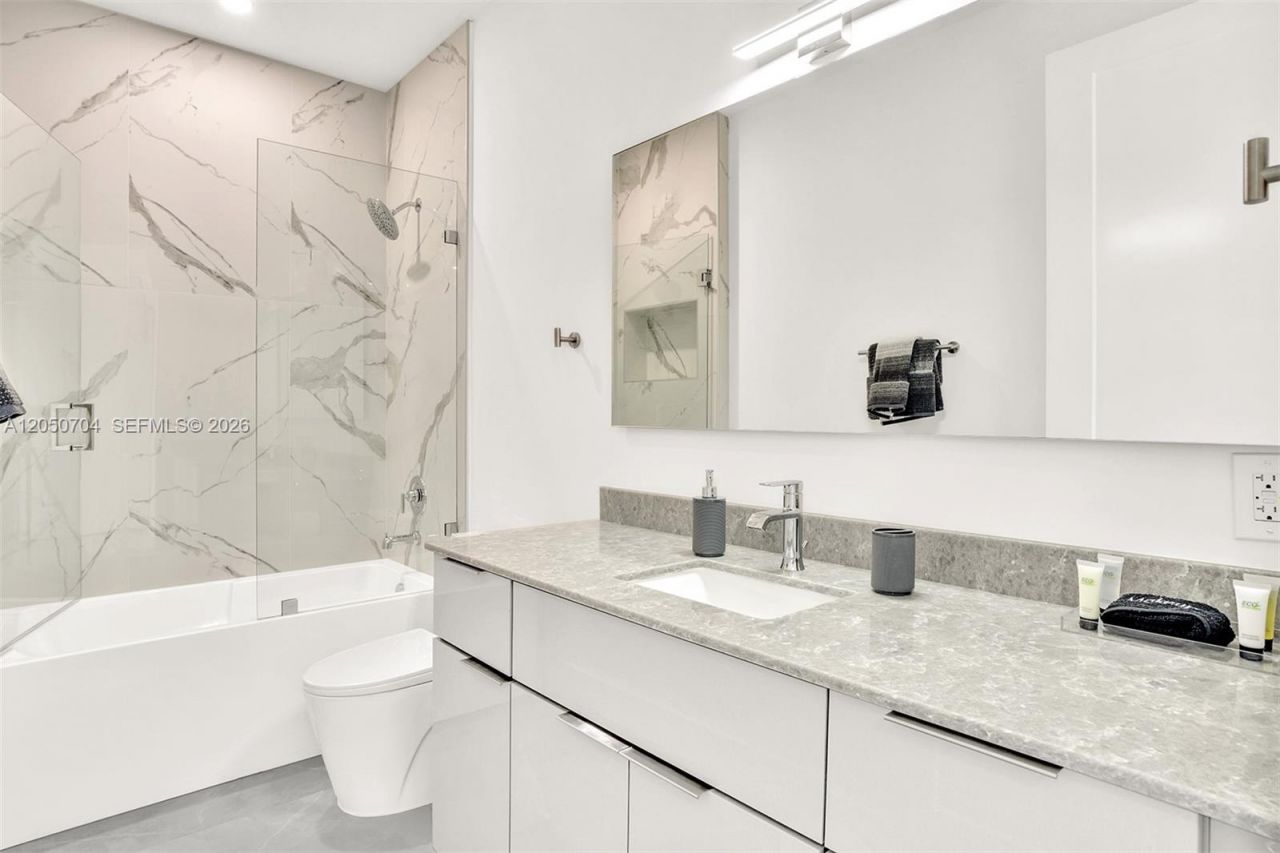 2100 Miami Rd , Unit 303, Fort Lauderdale, FL 33316 Photo