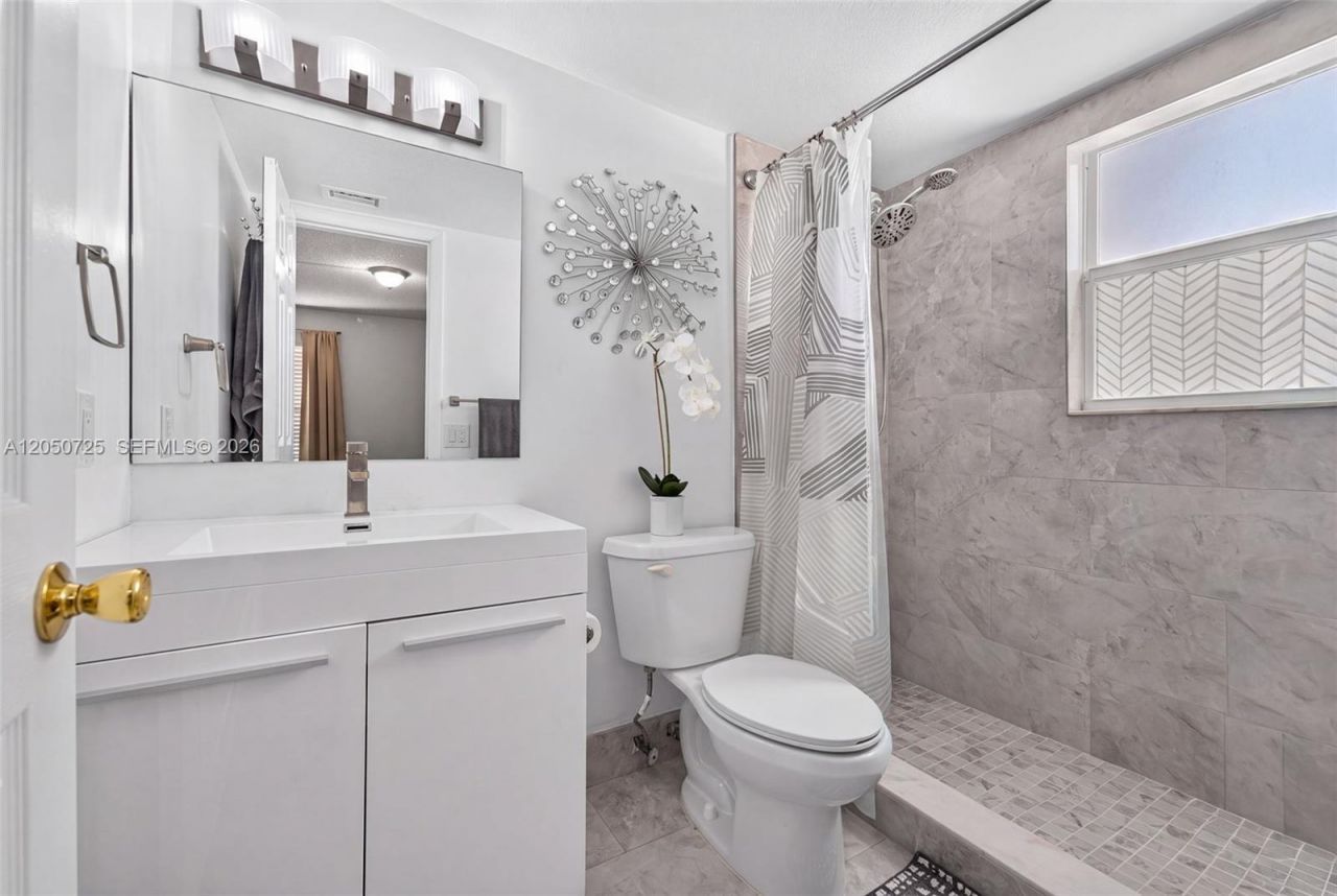 6195 W 18th Ave , Unit G212, Hialeah, FL 33012 Photo