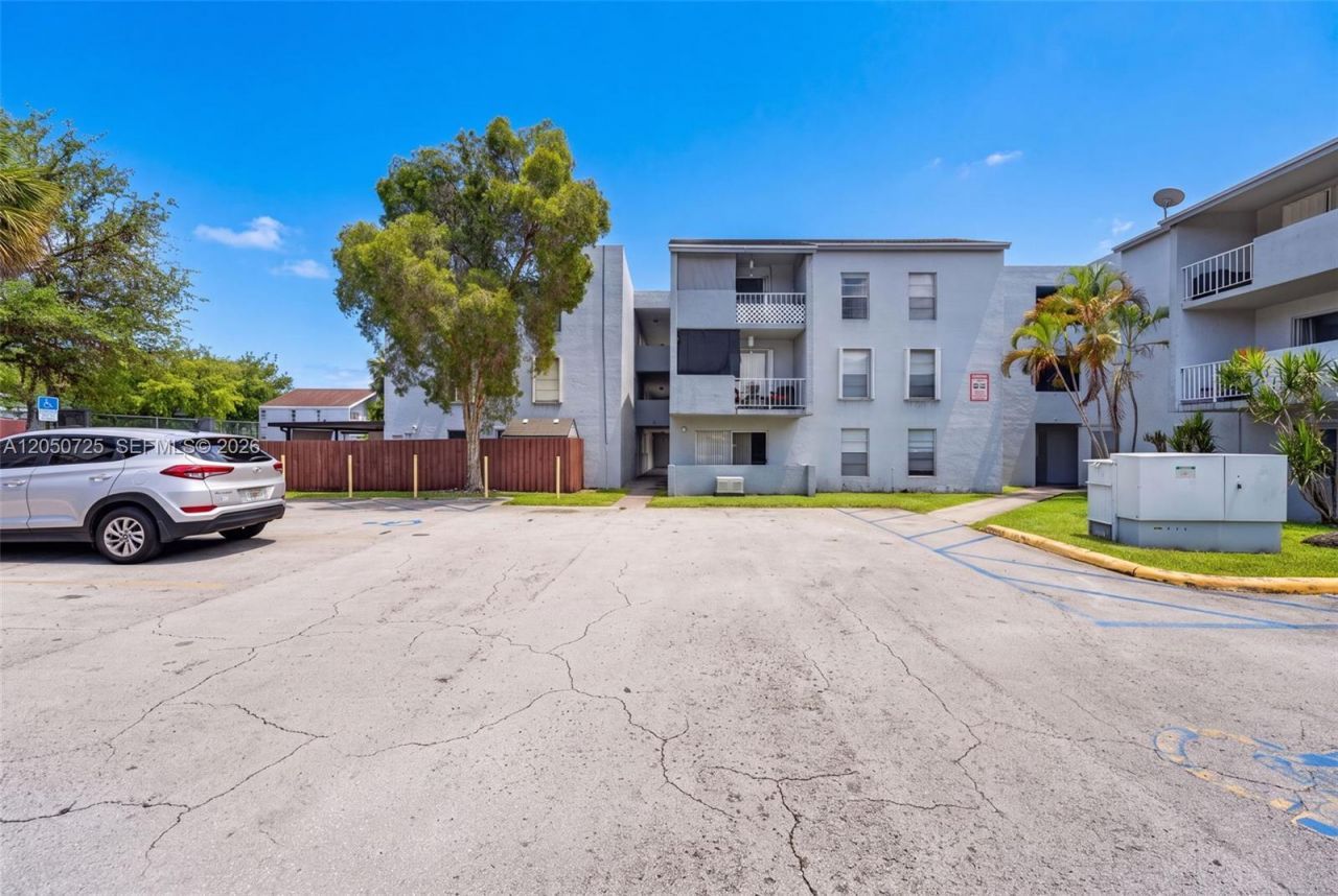 6195 W 18th Ave , Unit G212, Hialeah, FL 33012 Photo