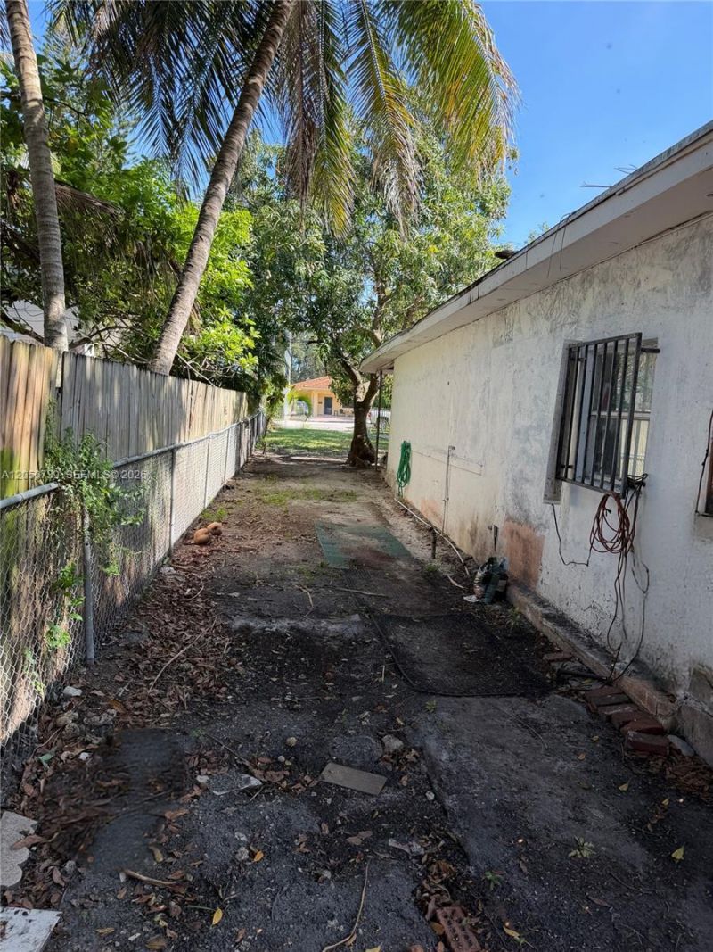 3555 SW 23rd St , Miami, FL 33145 Photo