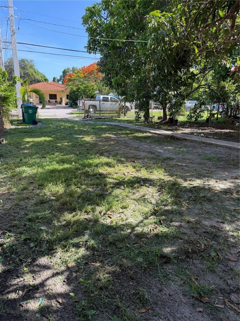 3555 SW 23rd St , Miami, FL 33145 Photo