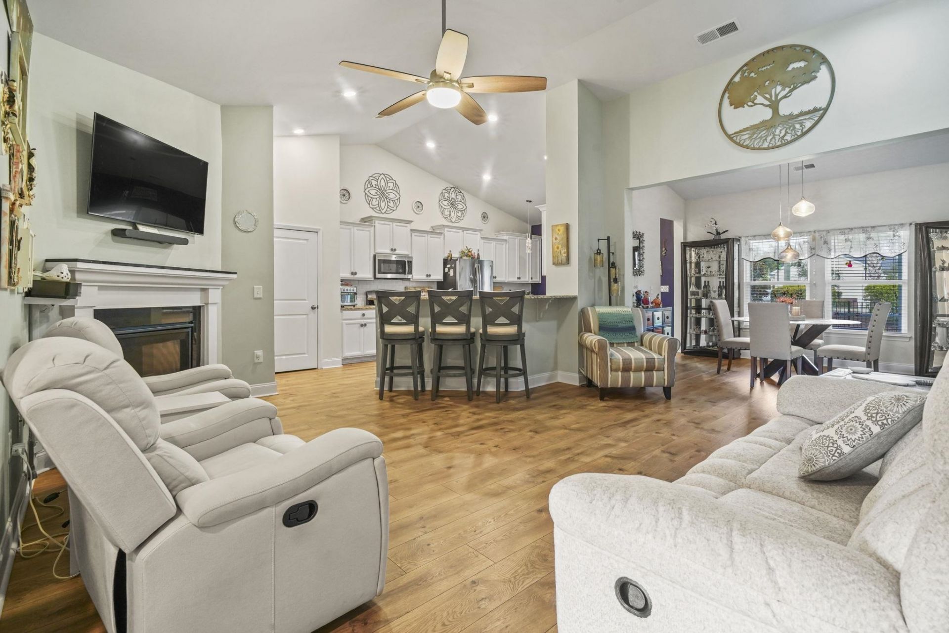 605 Cherry Blossom Dr.  Photo 5