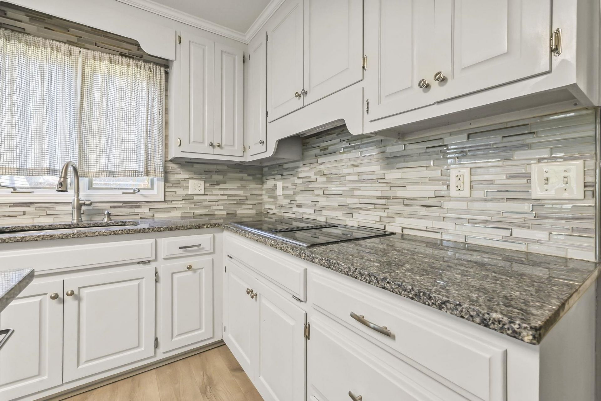 176 Lander Dr. Photo 11