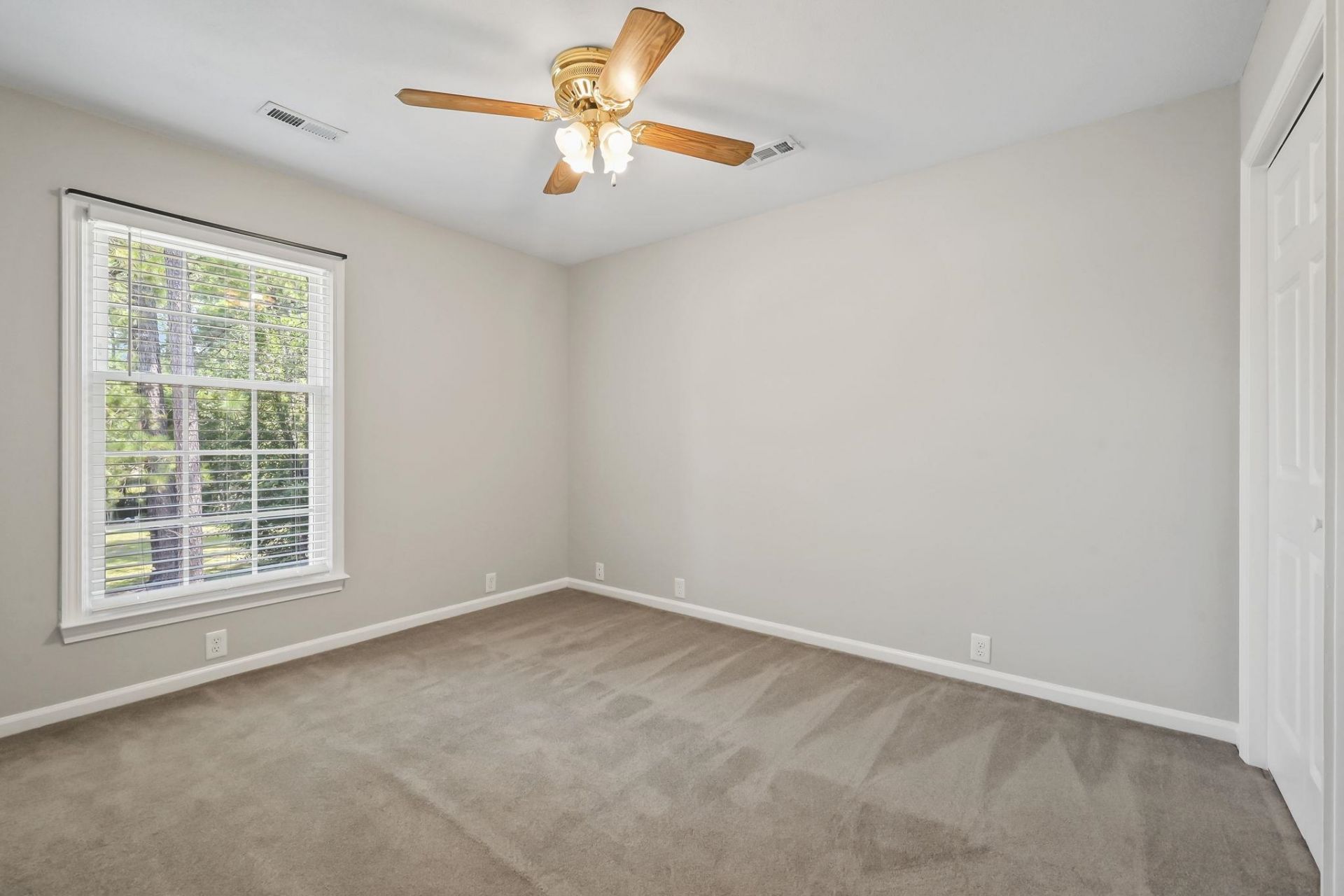 176 Lander Dr. Photo 27
