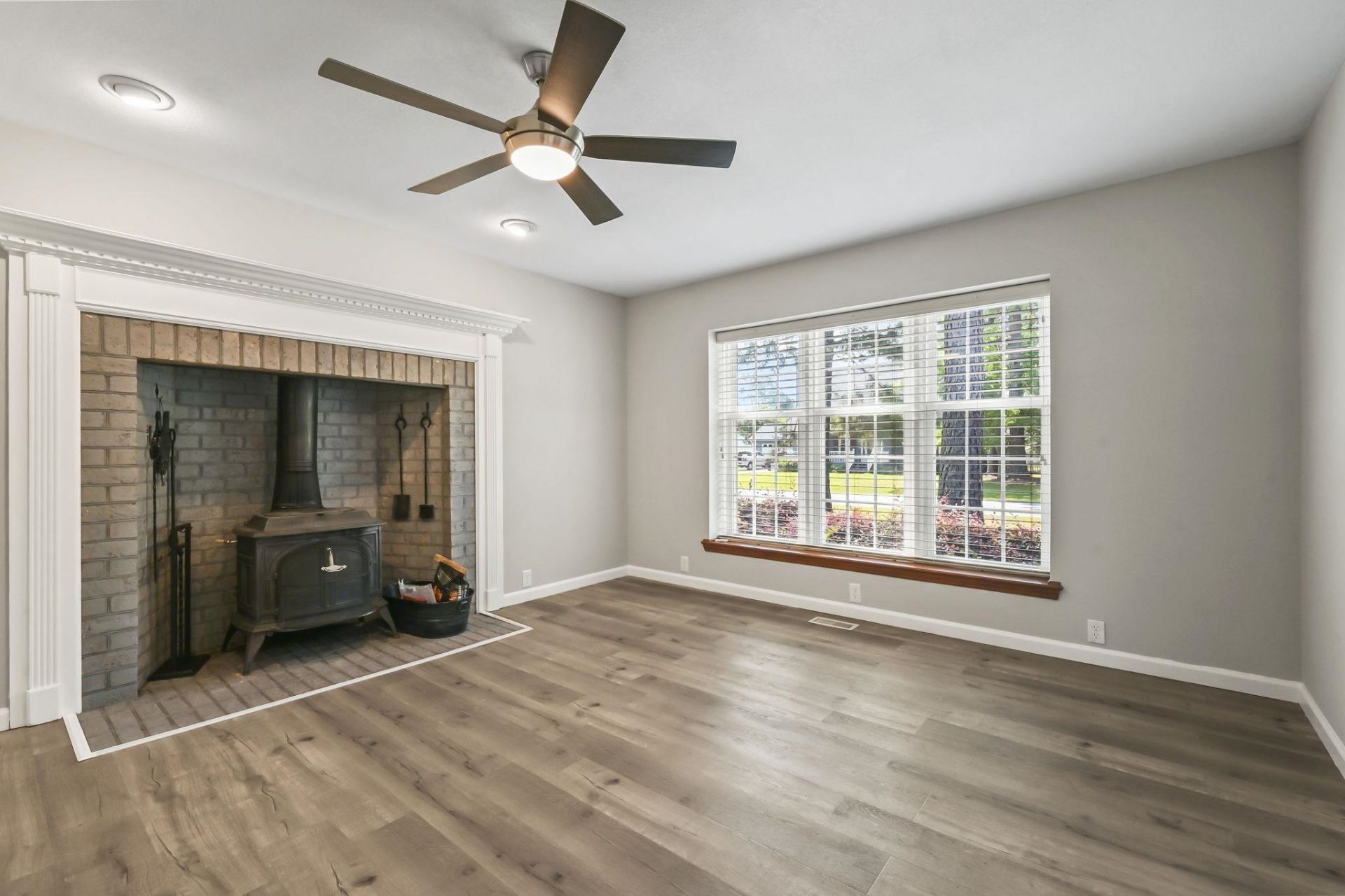 176 Lander Dr. Photo 4