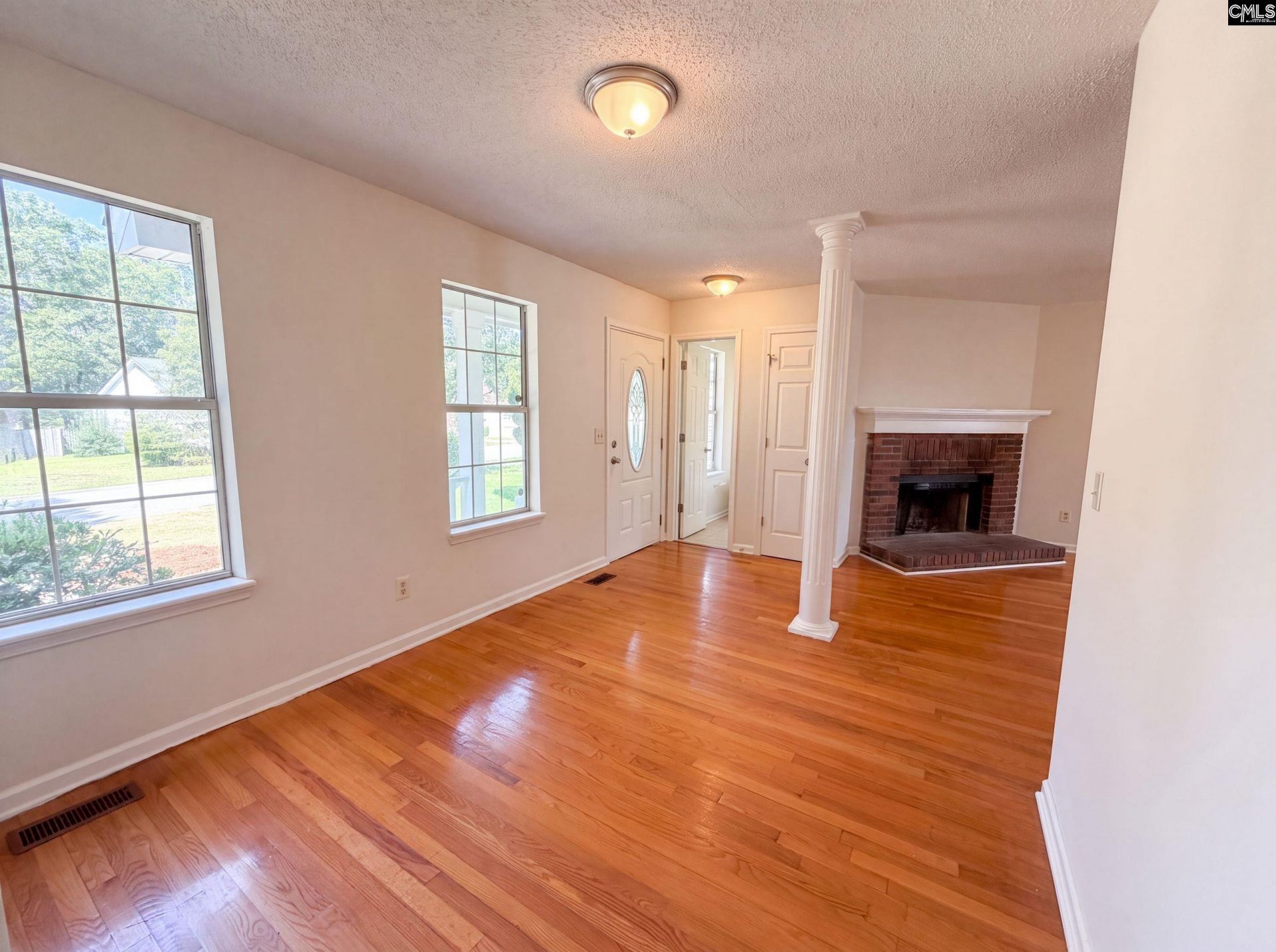 303 Bradford Lane  Photo 7