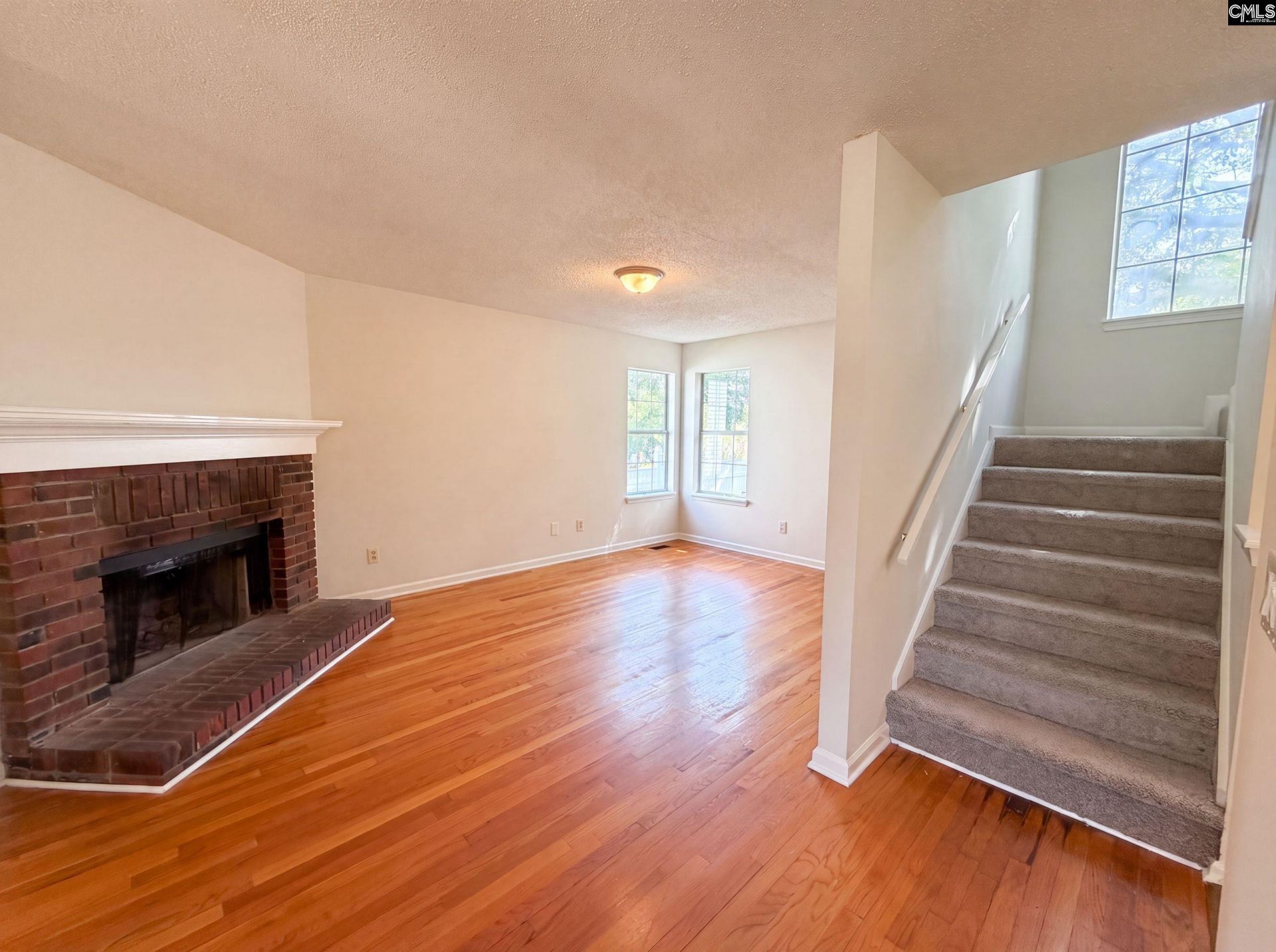 303 Bradford Lane  Photo 8