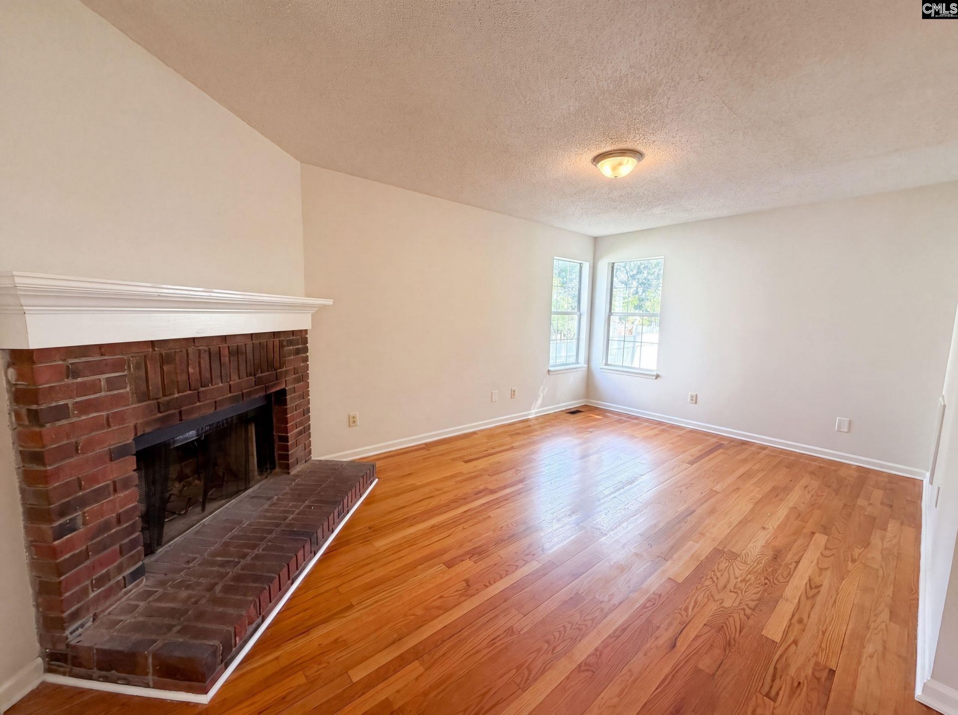 303 Bradford Lane  Photo 9