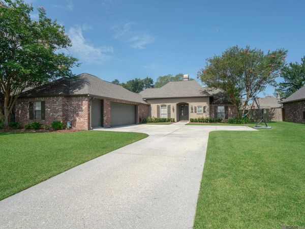 16435 Majestic Oak Dr, Prairieville, LA 70769