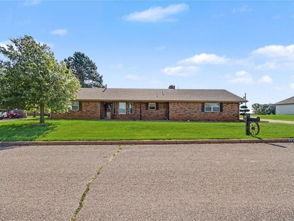 123 W Quail Drive, Cordell, OK 73632