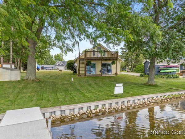 8836 W Suwanee Trail, Howard City, MI 49329