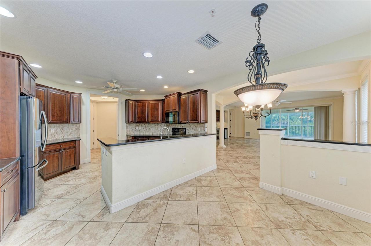 5200 Manorwood Drive, Unit 2D, Sarasota, FL 34235 Photo