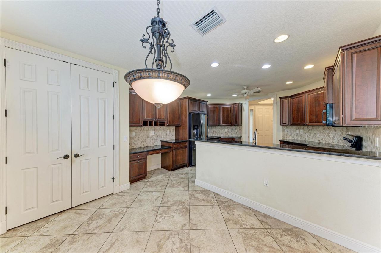 5200 Manorwood Drive, Unit 2D, Sarasota, FL 34235 Photo