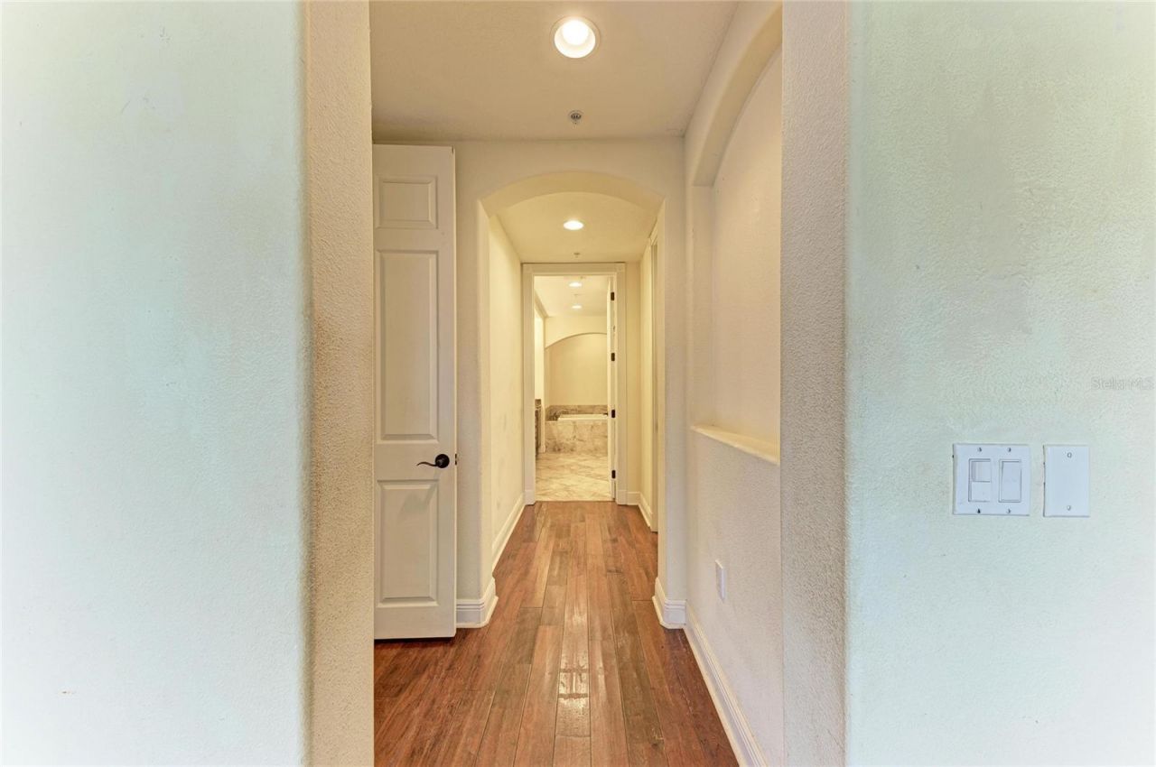 5200 Manorwood Drive, Unit 2D, Sarasota, FL 34235 Photo