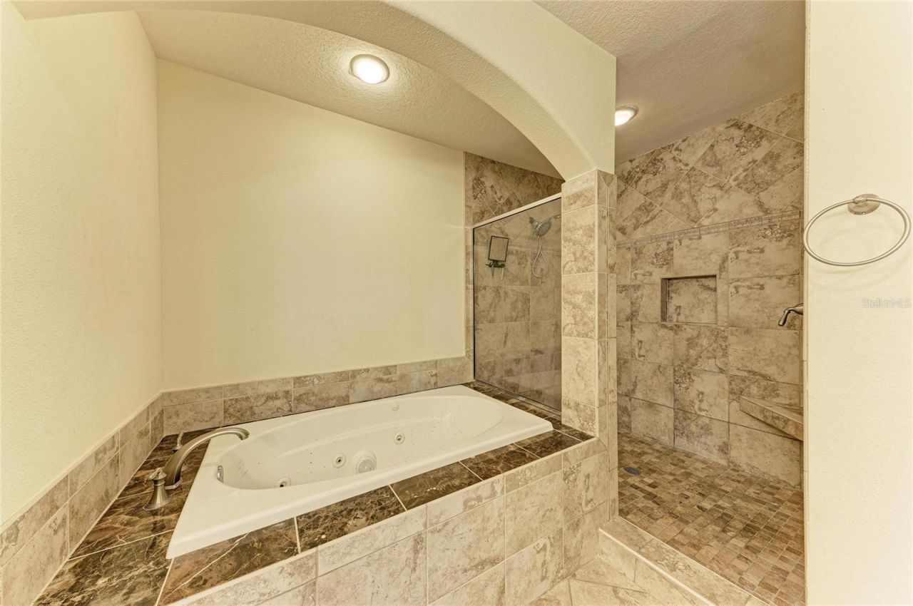 5200 Manorwood Drive, Unit 2D, Sarasota, FL 34235 Photo