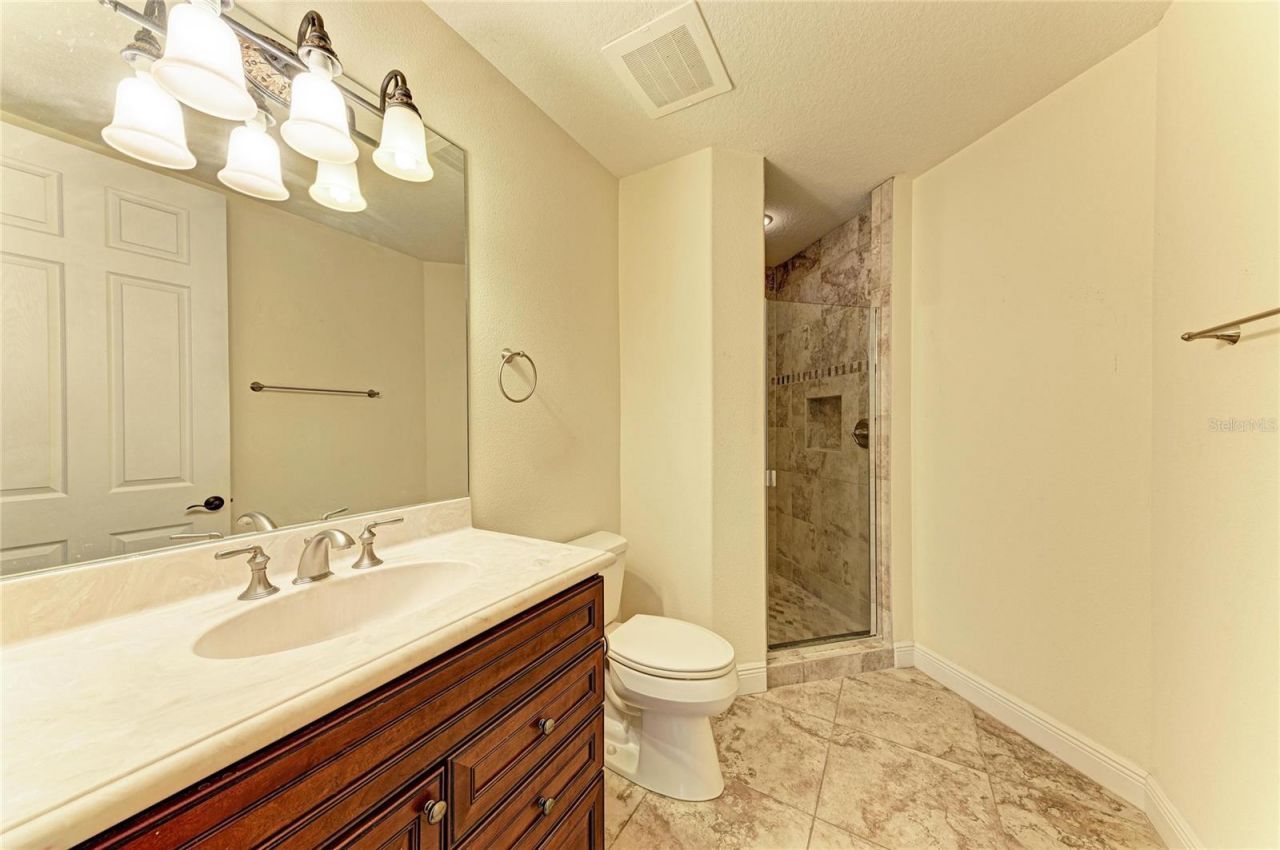 5200 Manorwood Drive, Unit 2D, Sarasota, FL 34235 Photo