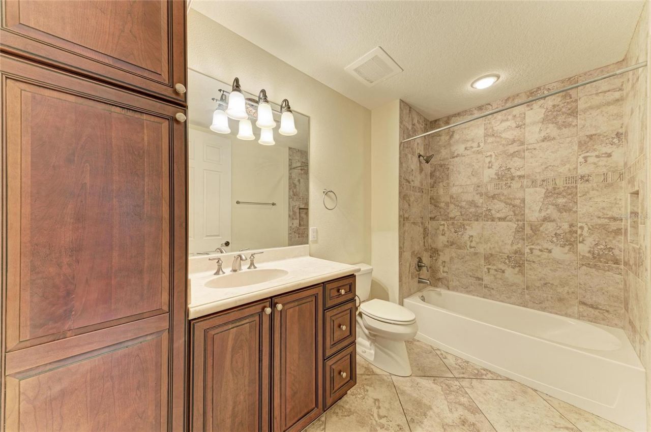 5200 Manorwood Drive, Unit 2D, Sarasota, FL 34235 Photo