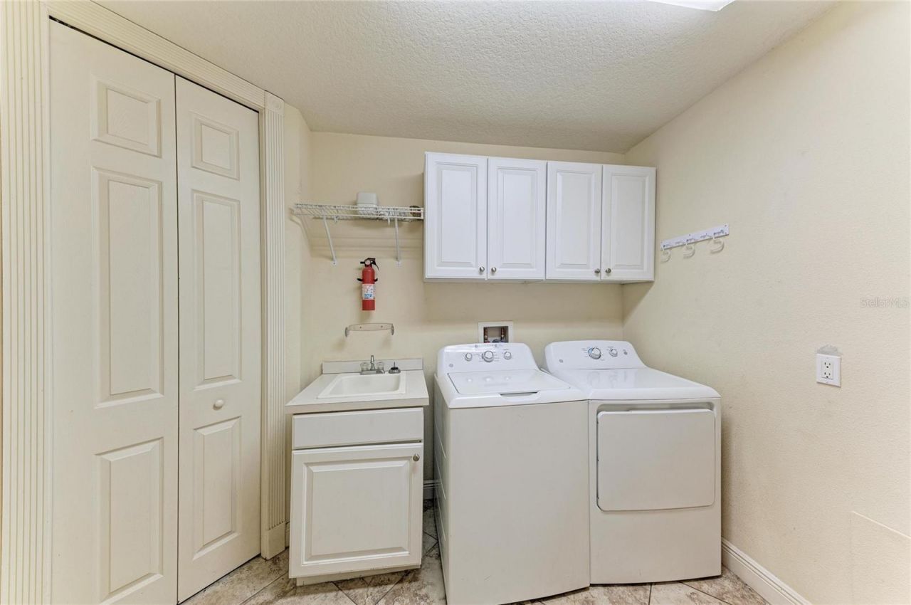 5200 Manorwood Drive, Unit 2D, Sarasota, FL 34235 Photo
