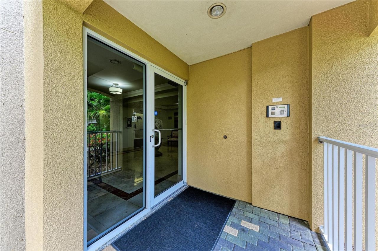 5200 Manorwood Drive, Unit 2D, Sarasota, FL 34235 Photo