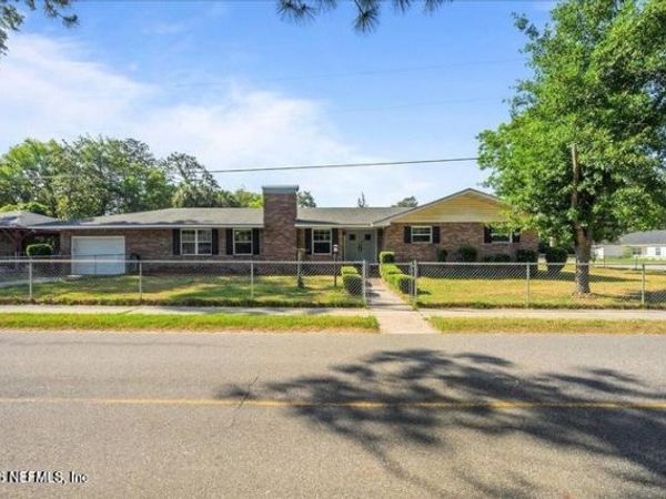 226 E MINNESOTA Avenue, Macclenny, FL 32063