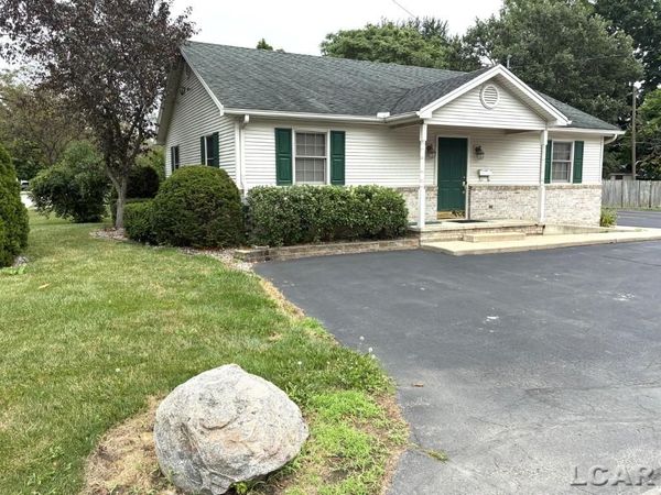 521 W Adrian State , Blissfield, MI 49228