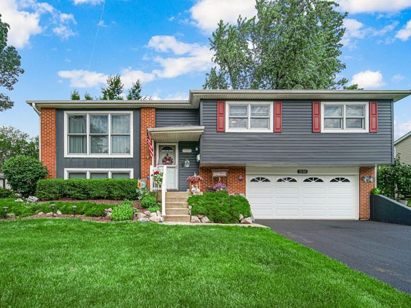 3136 Everglade Avenue, Woodridge, IL 60517