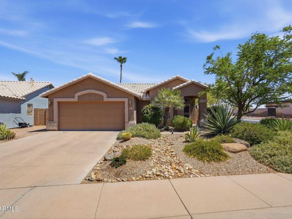 207 E DEVON Drive, Gilbert, AZ 85296