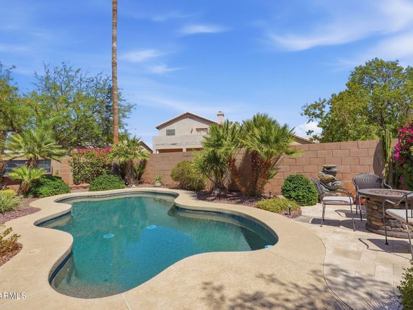 207 E DEVON Drive, Gilbert, AZ 85296