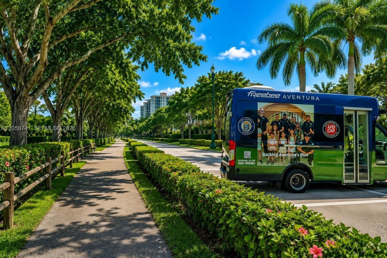 20000 E Country Club Dr , Unit 405, Aventura, FL 33180 Photo