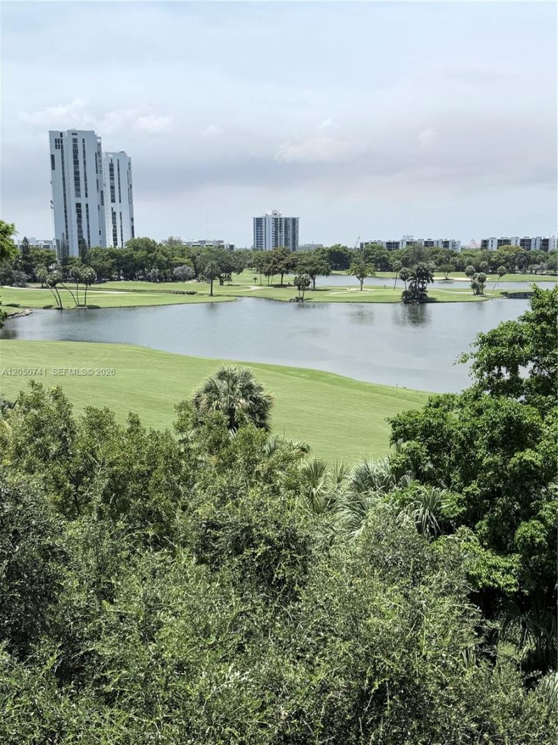 20000 E Country Club Dr , Unit 405, Aventura, FL 33180 Photo