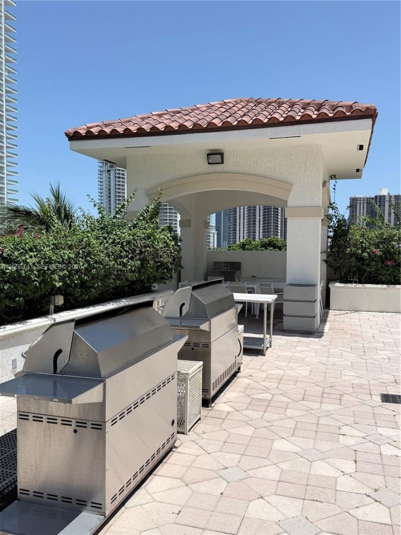 20000 E Country Club Dr , Unit 405, Aventura, FL 33180 Photo