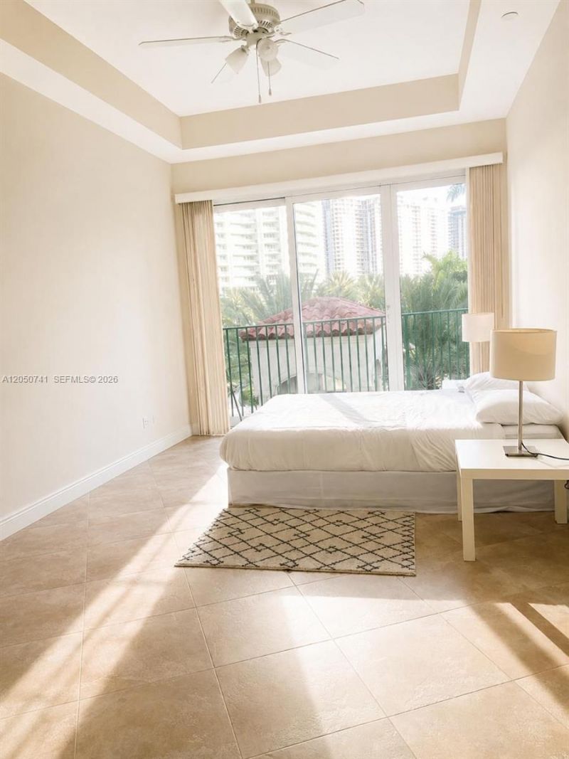 20000 E Country Club Dr , Unit 405, Aventura, FL 33180 Photo