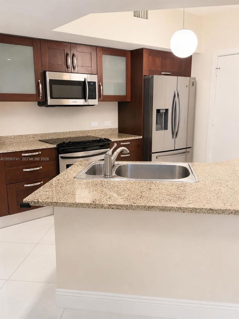 20000 E Country Club Dr , Unit 405, Aventura, FL 33180 Photo