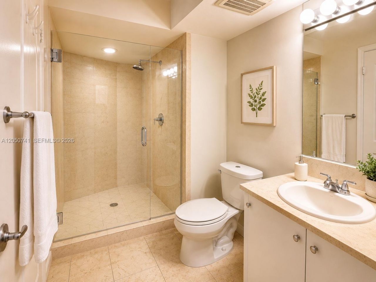 20000 E Country Club Dr , Unit 405, Aventura, FL 33180 Photo