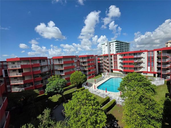 1750 W 46th St , Unit 520, Hialeah, FL 33012