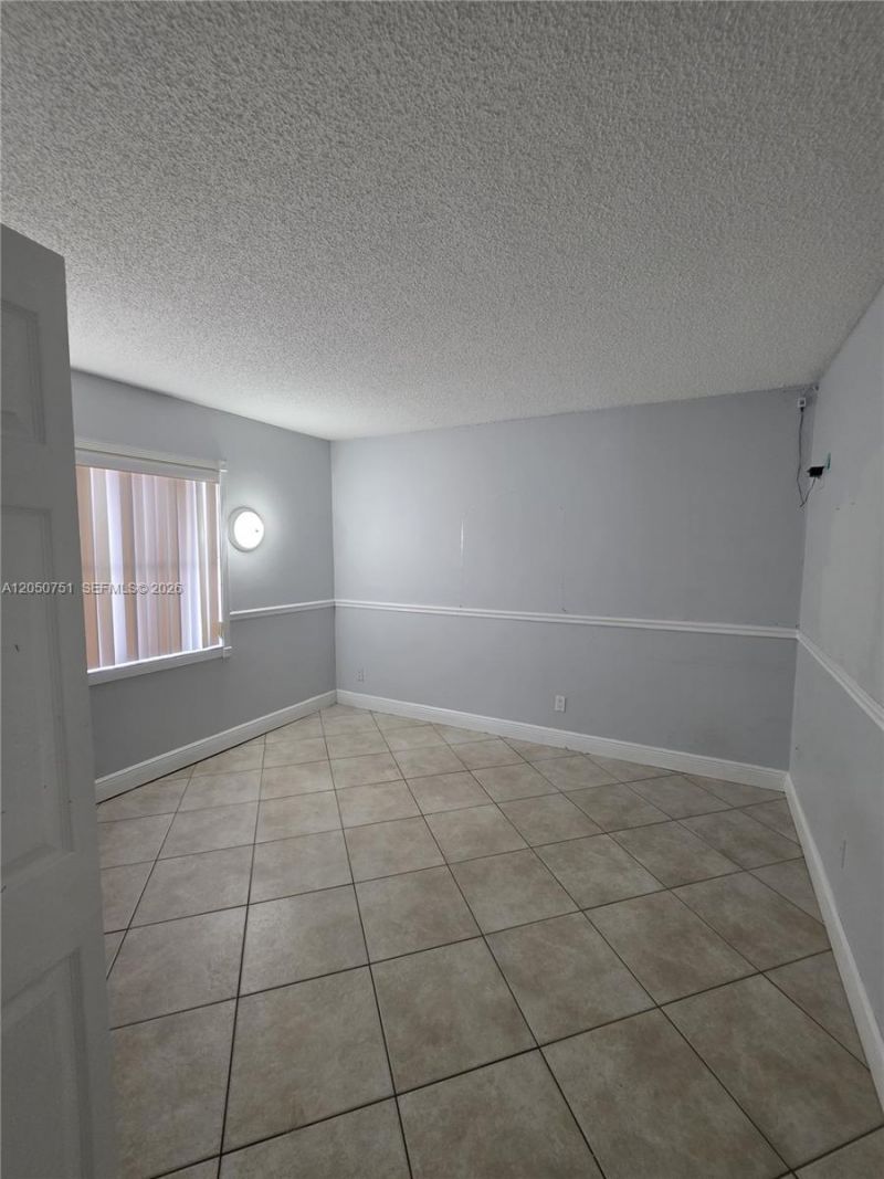 1750 W 46th St , Unit 520, Hialeah, FL 33012 Photo
