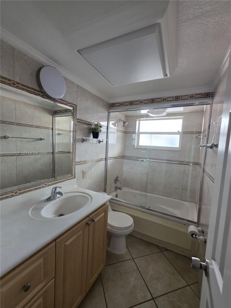 1750 W 46th St , Unit 520, Hialeah, FL 33012 Photo