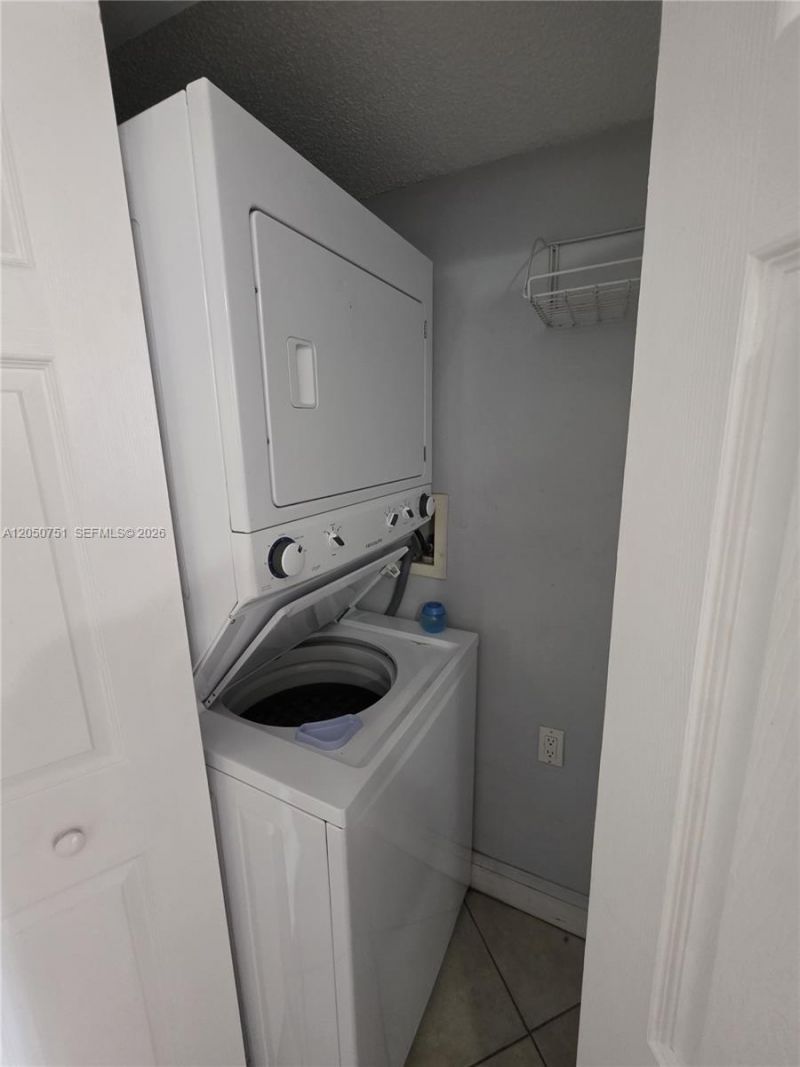 1750 W 46th St , Unit 520, Hialeah, FL 33012 Photo