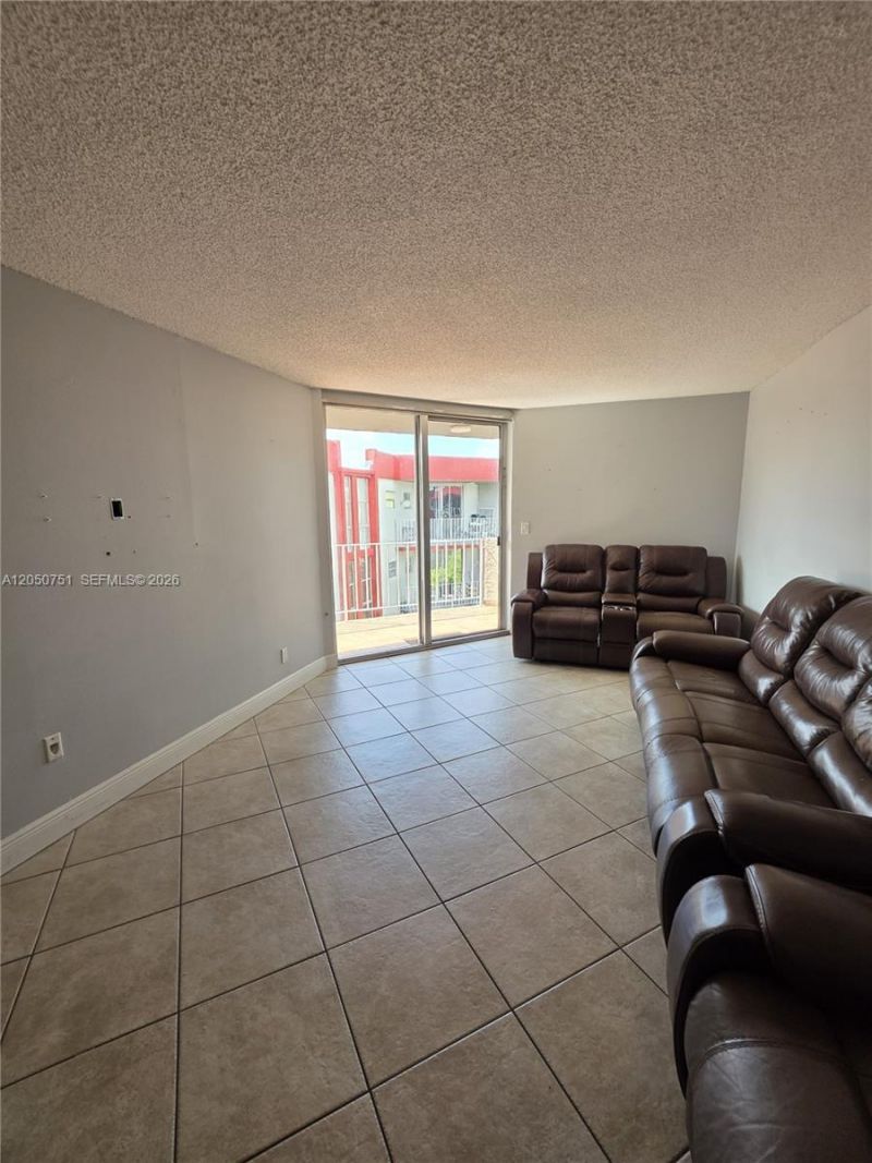 1750 W 46th St , Unit 520, Hialeah, FL 33012 Photo