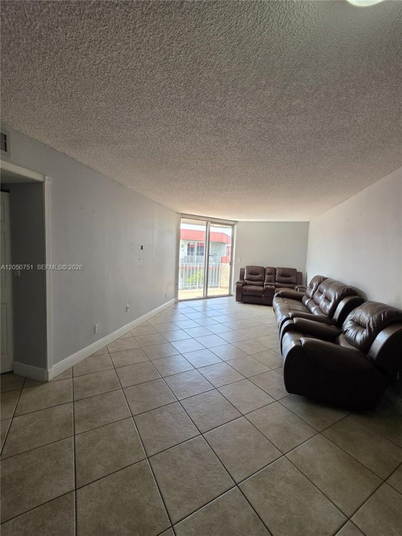 1750 W 46th St , Unit 520, Hialeah, FL 33012 Photo
