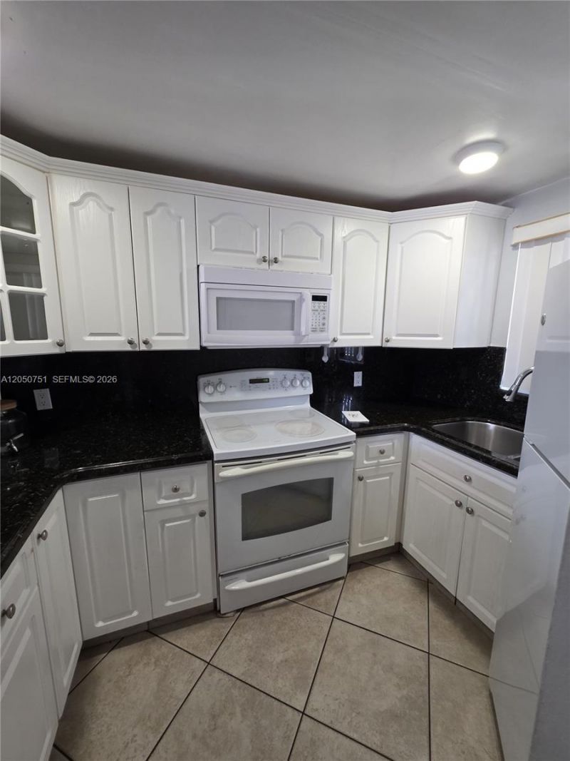 1750 W 46th St , Unit 520, Hialeah, FL 33012 Photo