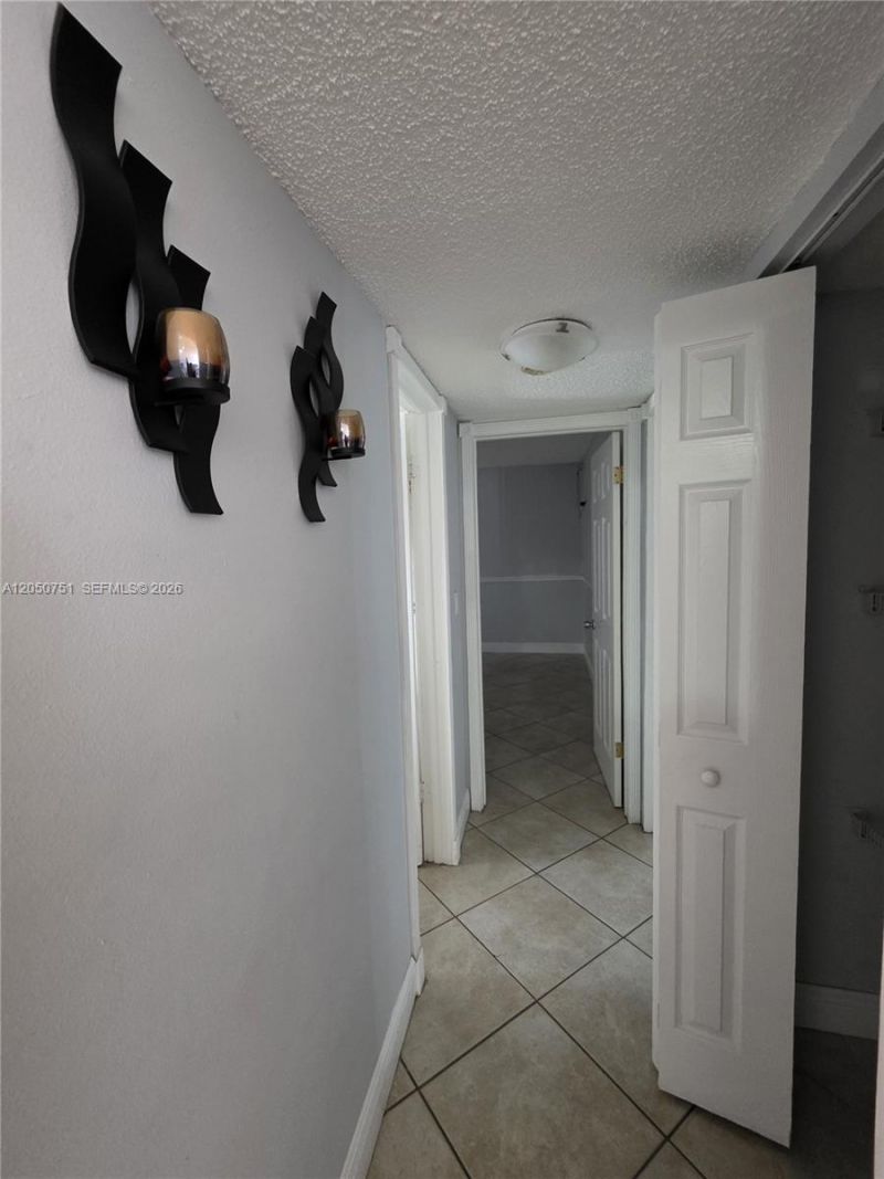 1750 W 46th St , Unit 520, Hialeah, FL 33012 Photo