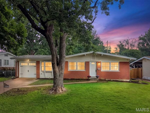1360 Arlington Drive , Florissant, MO 63033
